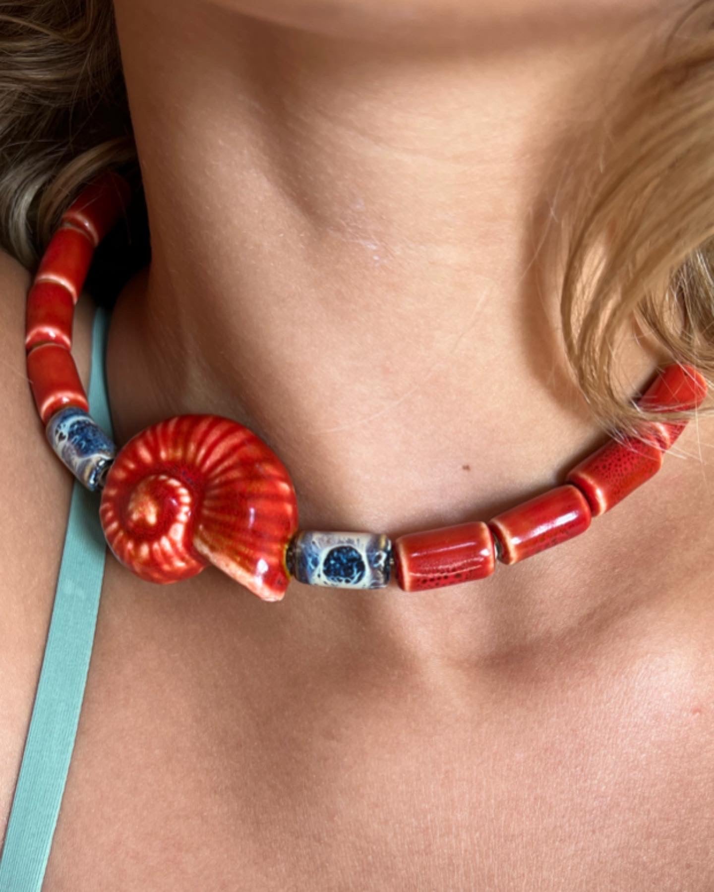 Phi Choker Rojo